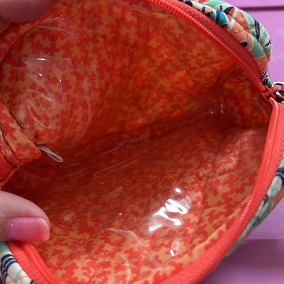 Vera Bradley small makeup case, gently used great condition - Picture 3 of 4